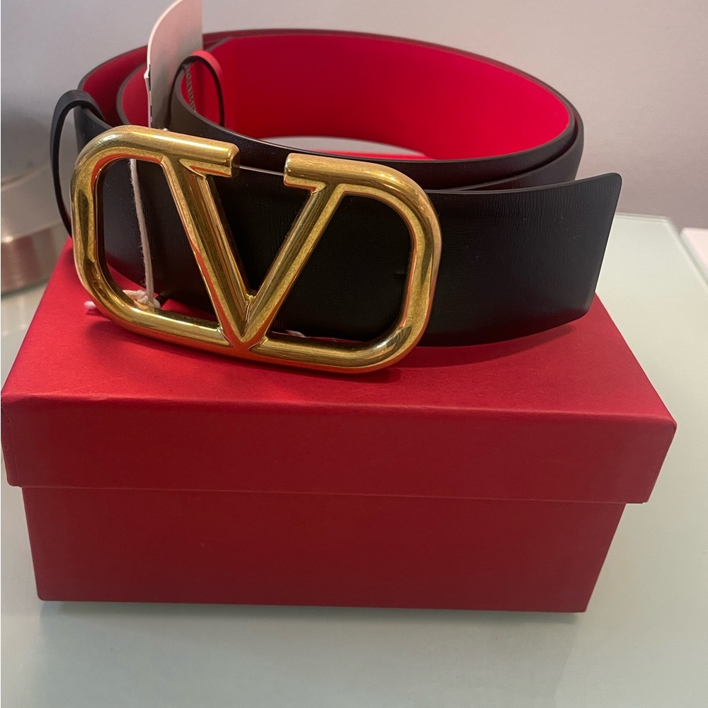 New with tag Valentino Garavani Belt size 90/36.